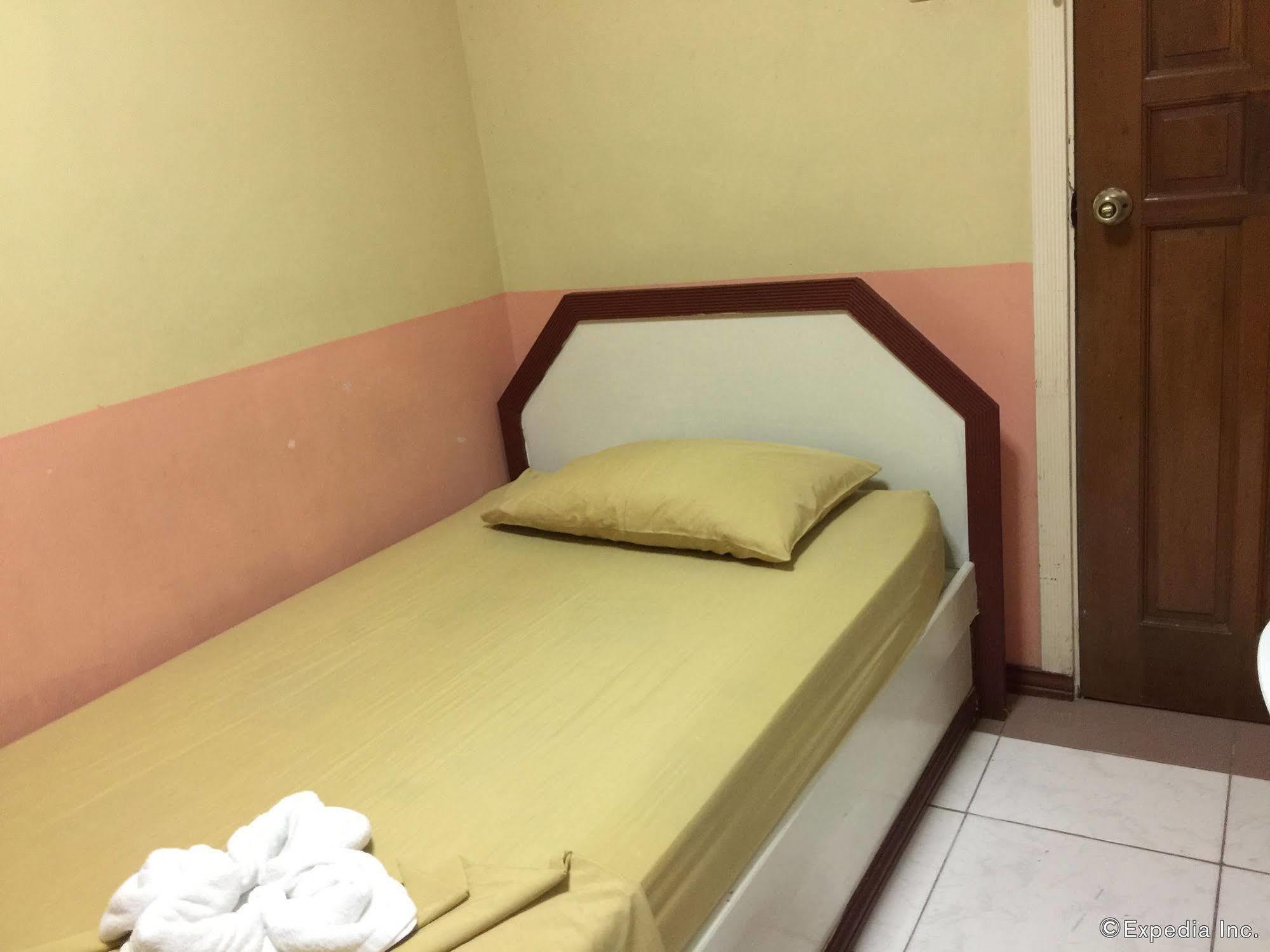Buen Bella Pension House Tagbilaran-stad Buitenkant foto